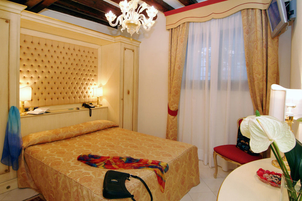 กาเวนดรามิน ซาโก Hotel เวนิส ภายนอก รูปภาพ
